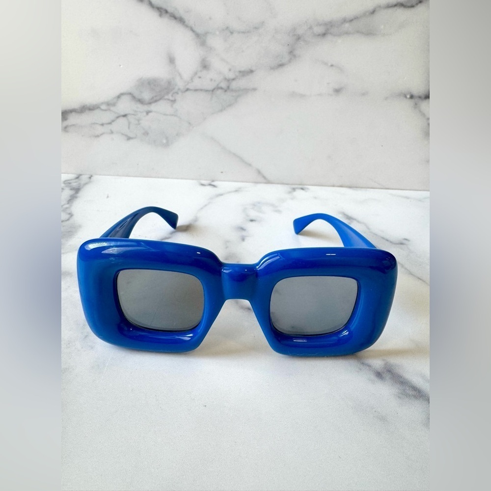 2-Pack Bold Retro Rectangle Sunglasses – Red & Blue Statement Shades - Picture 4 of 7